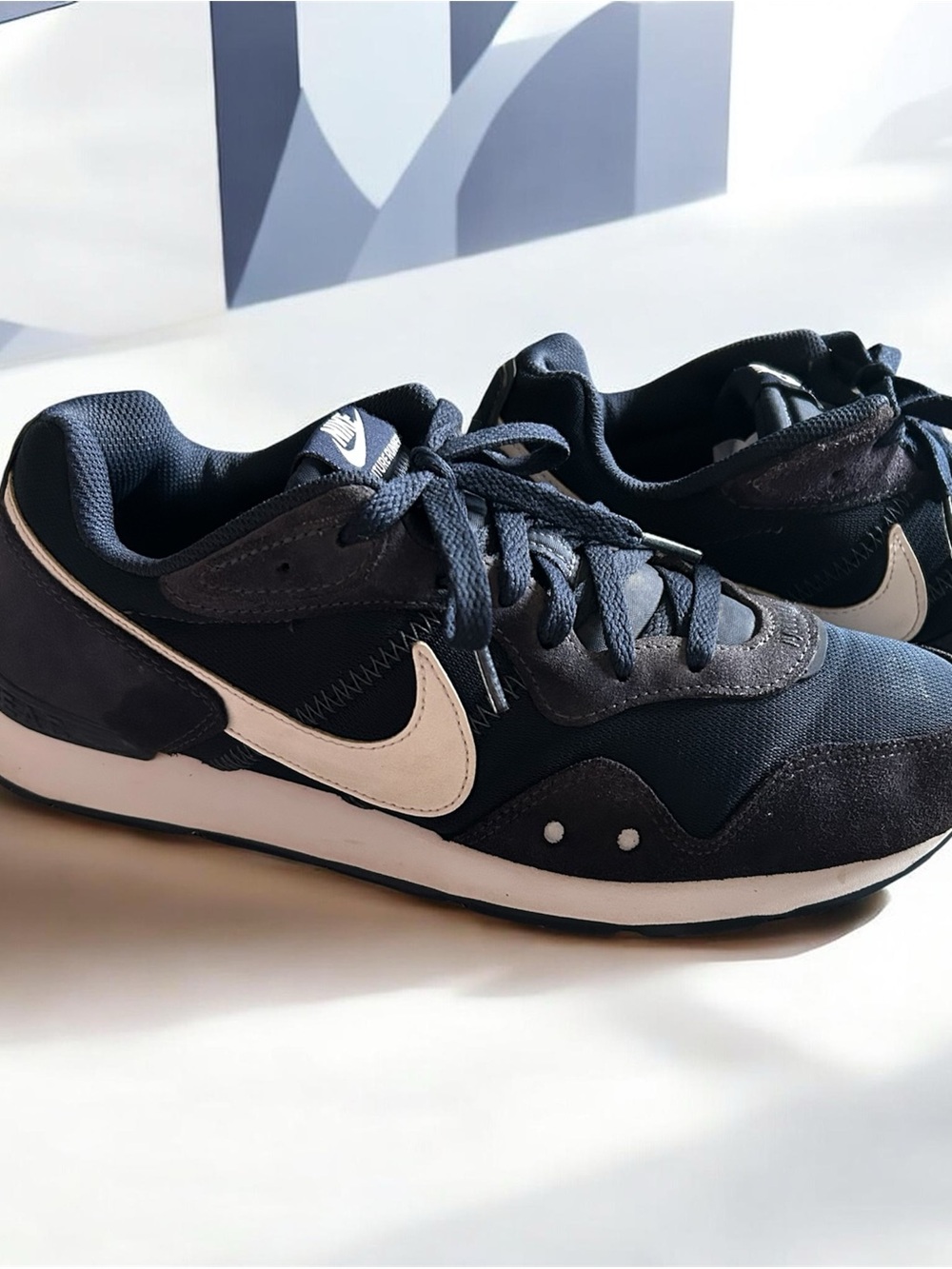 Nike Men’s Navy and White Retro Runner Sneakers